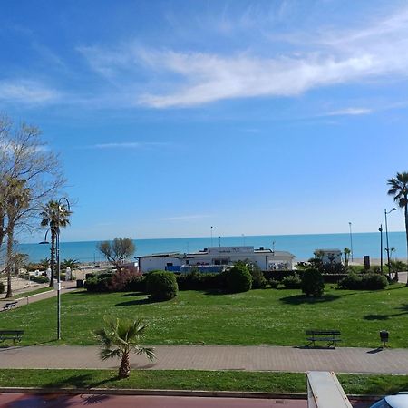 Hotel Promenade Porto SantʼElpidio Buitenkant foto