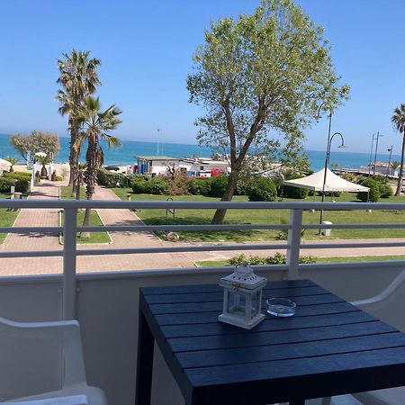 Hotel Promenade Porto SantʼElpidio Buitenkant foto
