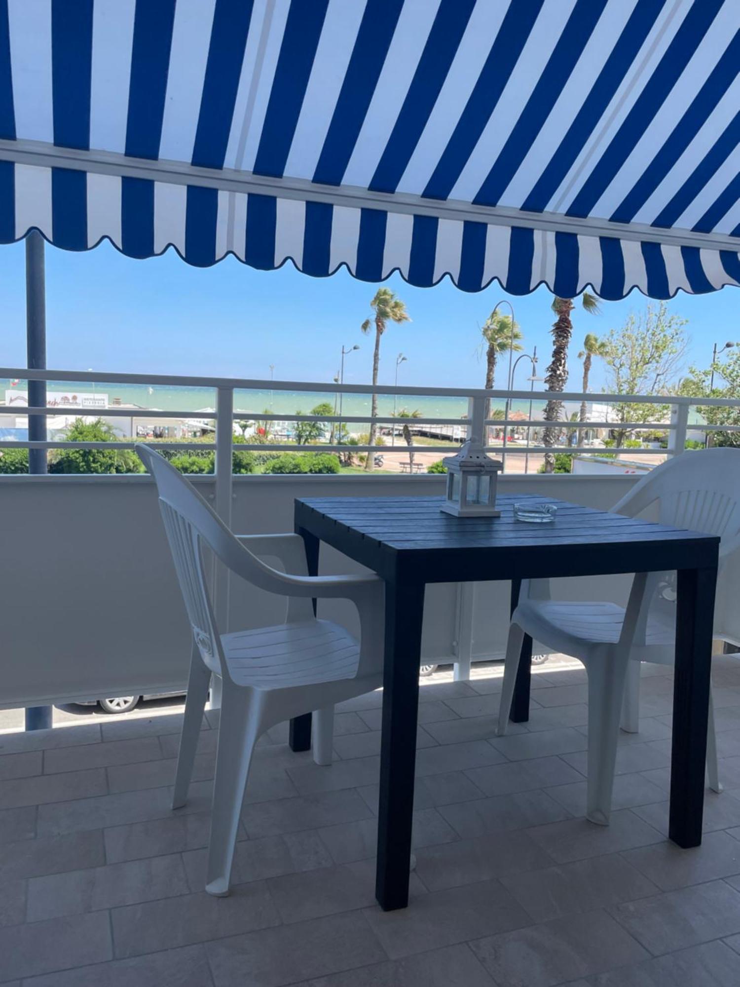 Hotel Promenade Porto SantʼElpidio Buitenkant foto
