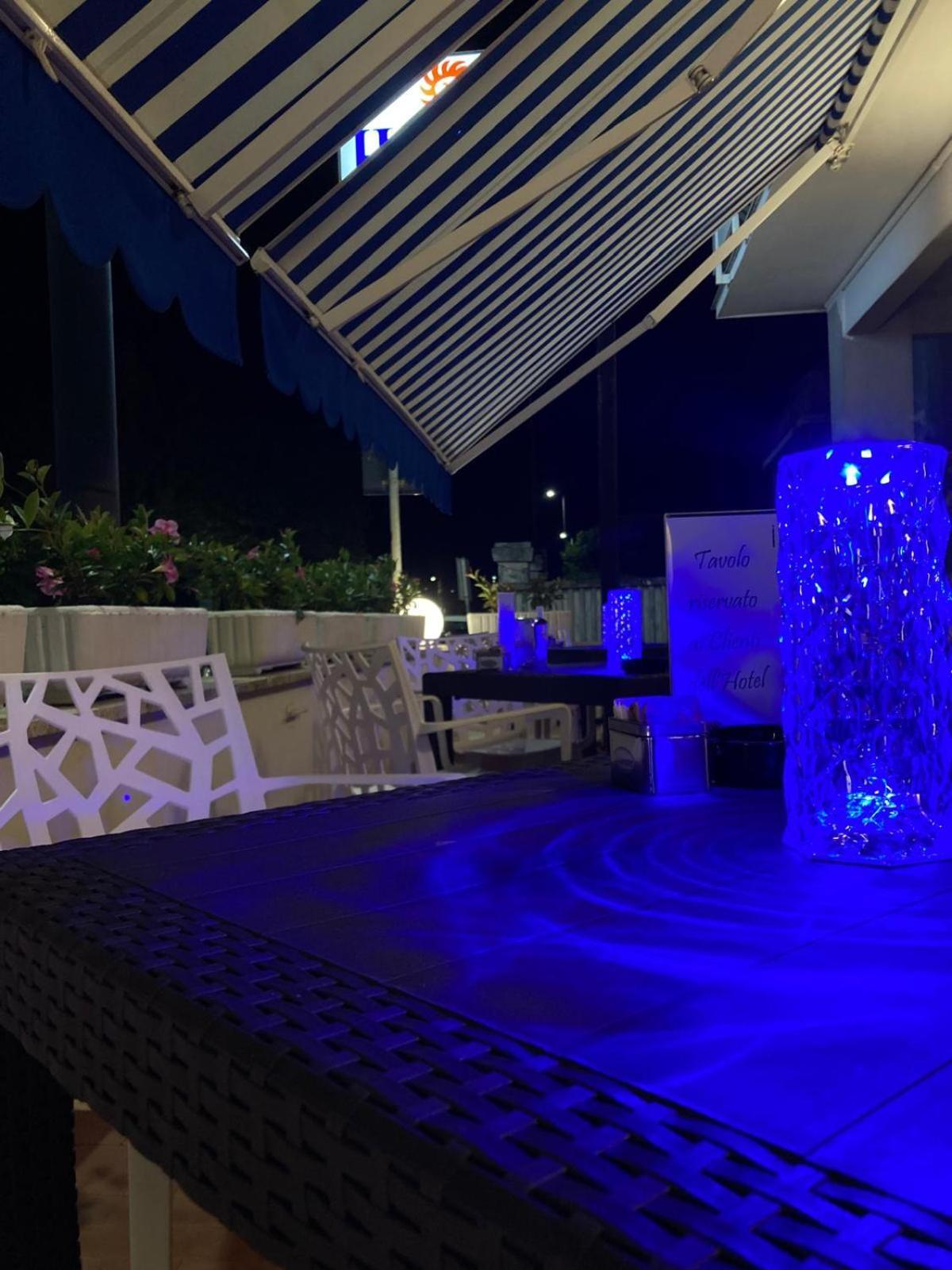 Hotel Promenade Porto SantʼElpidio Buitenkant foto