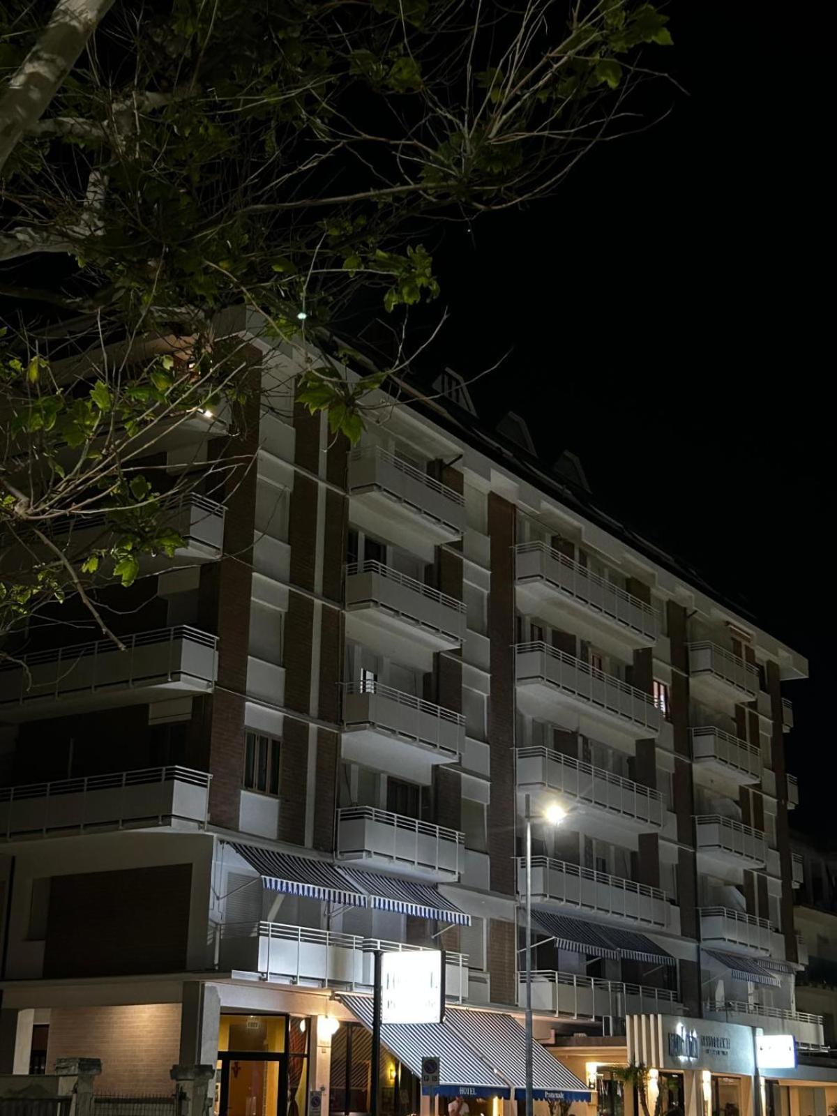 Hotel Promenade Porto SantʼElpidio Buitenkant foto