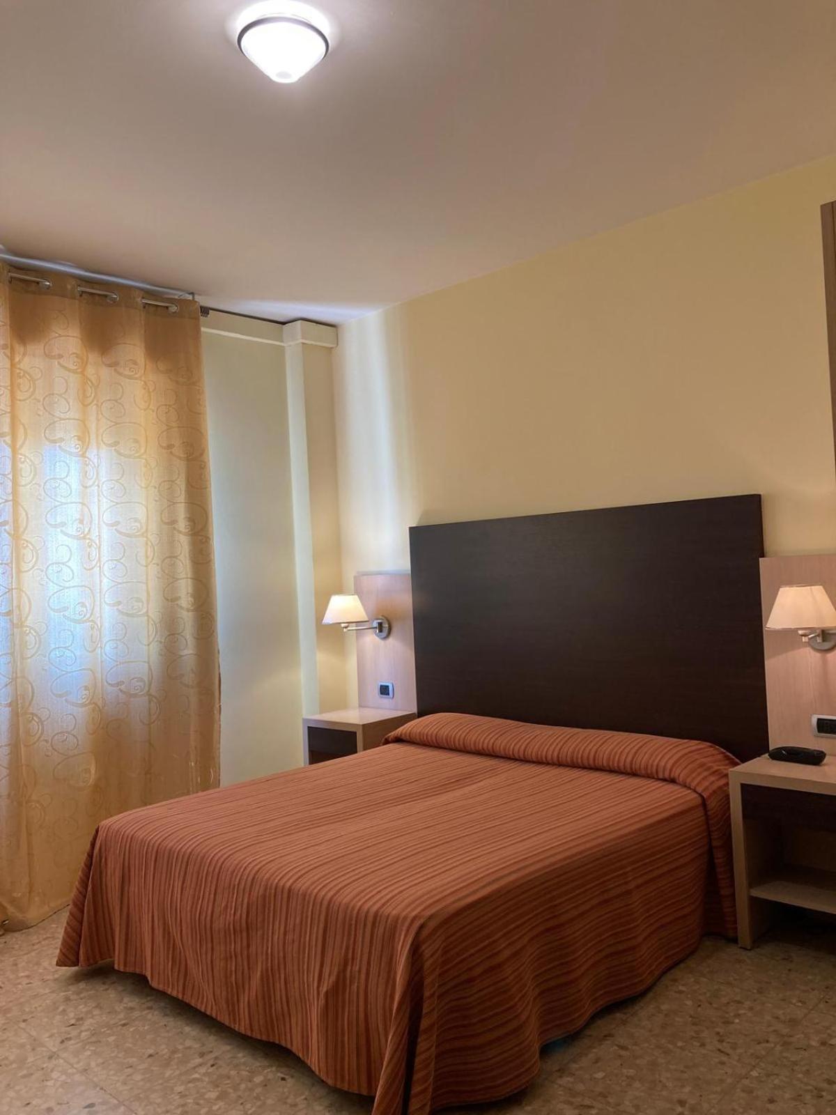 Hotel Promenade Porto SantʼElpidio Buitenkant foto