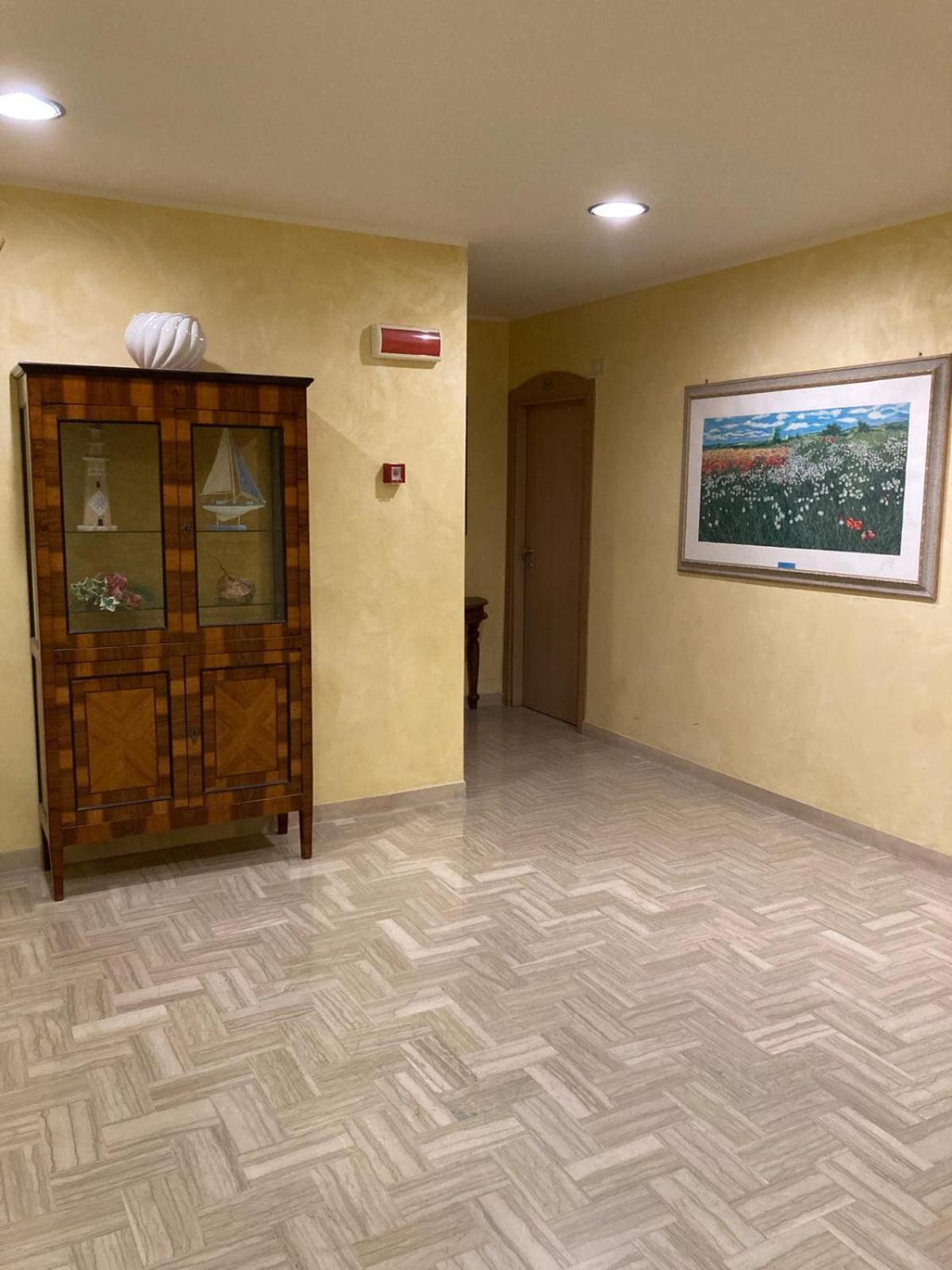 Hotel Promenade Porto SantʼElpidio Buitenkant foto