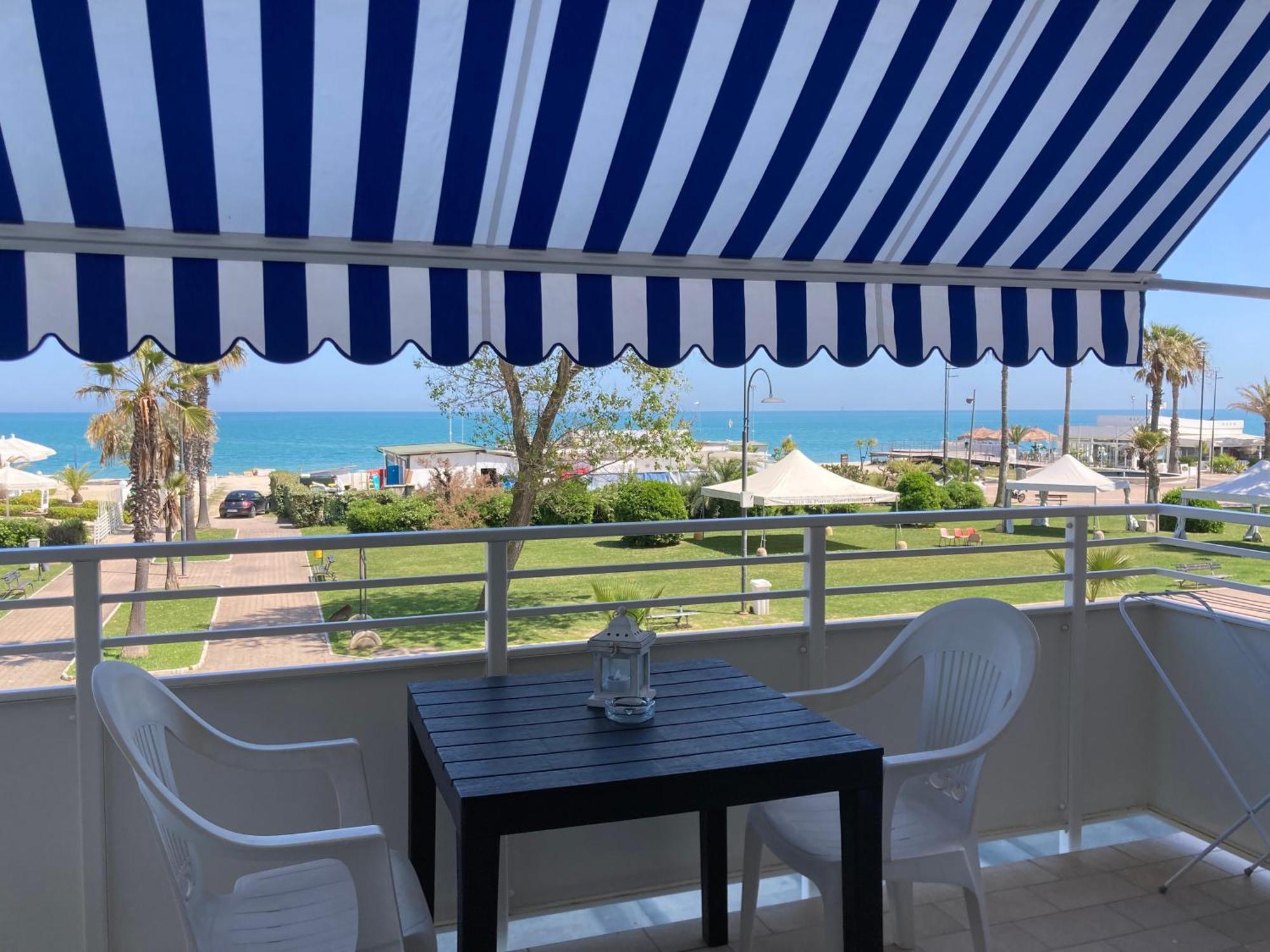 Hotel Promenade Porto SantʼElpidio Buitenkant foto