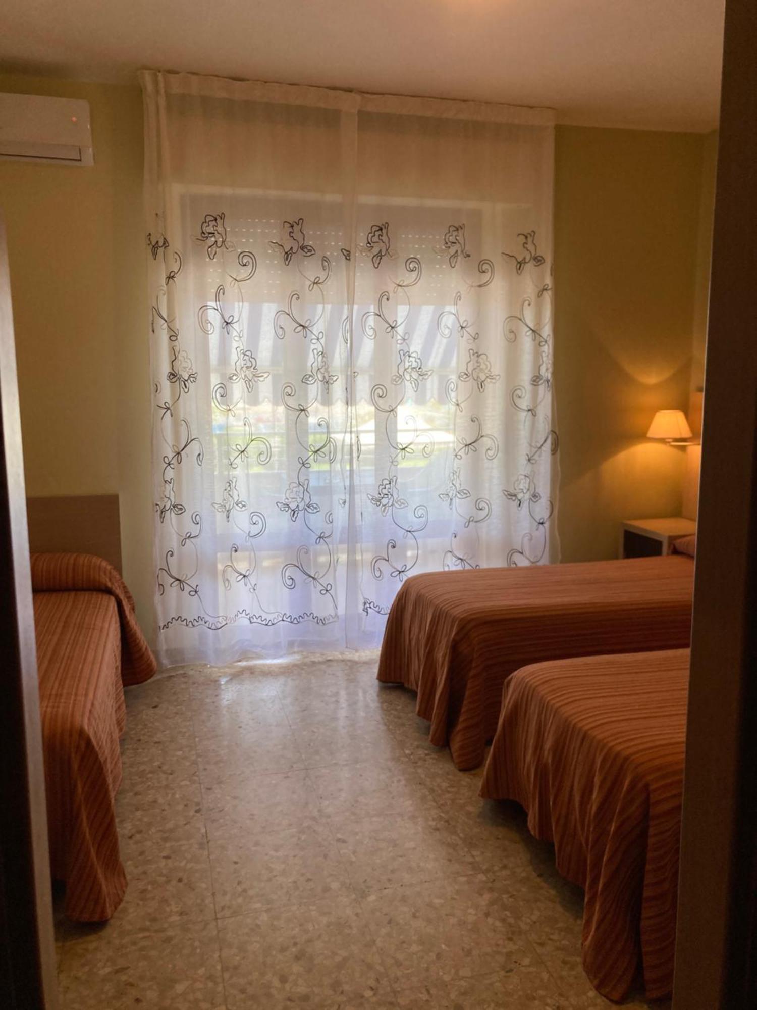 Hotel Promenade Porto SantʼElpidio Buitenkant foto