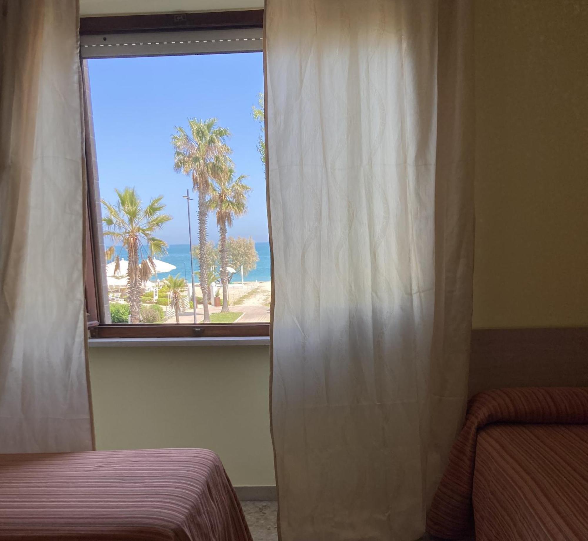 Hotel Promenade Porto SantʼElpidio Buitenkant foto